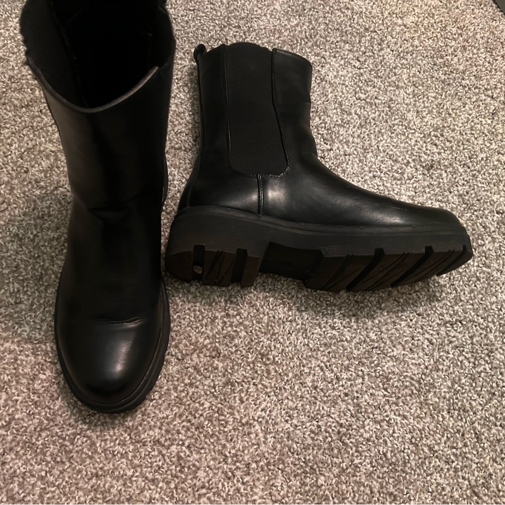 Size 10. HALSTON black bootie. Good condition